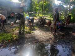 Satgas Yonif 126/KC laksanakan karya bakti bersama warga perbatasan Papua